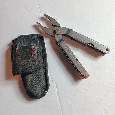 Gerber multi tool with belt case