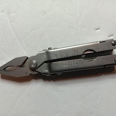 Gerber multi tool with belt case