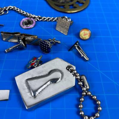 Mixed Bunch of Men's Jewelry: Tie Clips, Cuff Links, Key Chains Etc.