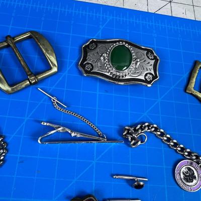 Mixed Bunch of Men's Jewelry: Tie Clips, Cuff Links, Key Chains Etc.