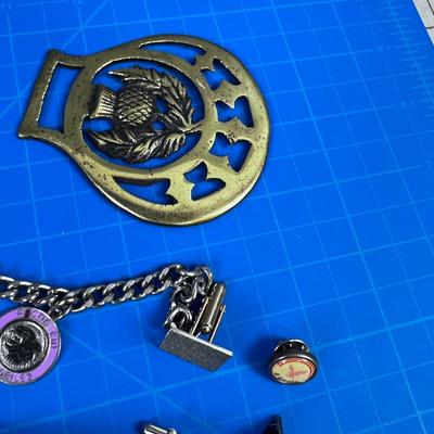 Mixed Bunch of Men's Jewelry: Tie Clips, Cuff Links, Key Chains Etc.