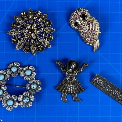 5 Vintage Brooches COLLECTIBLE! 