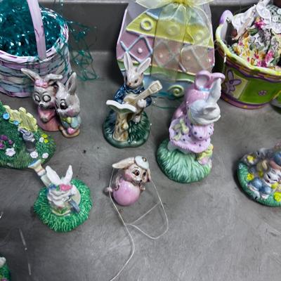 EASTER VILLAGE 