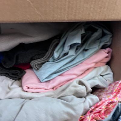 Box of Linens; Mostly used Sheets 