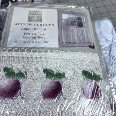Table Clothes and Curtains, Lacey! NEW 