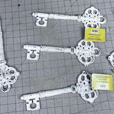 5 Decorative Cast Iron KEYS for Decoration