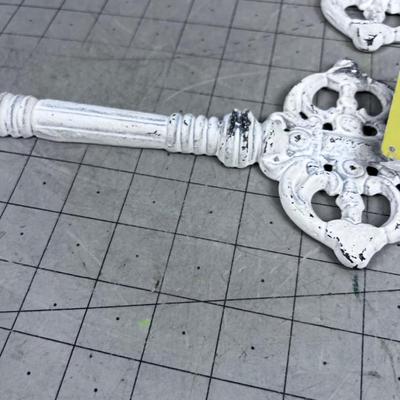 5 Decorative Cast Iron KEYS for Decoration