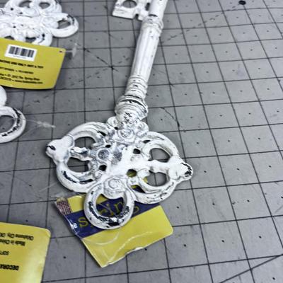 5 Decorative Cast Iron KEYS for Decoration