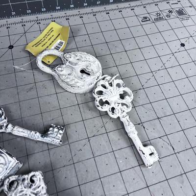 6 KEY & LOCK Cast Iron DÃ©cor