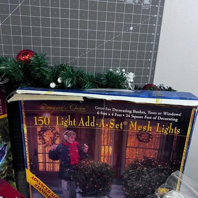LARGE LOT OF CHRISTMAS STUFF
