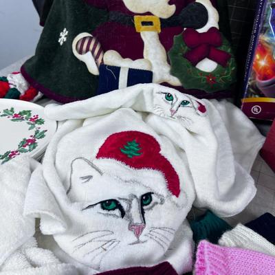 LARGE LOT OF CHRISTMAS STUFF