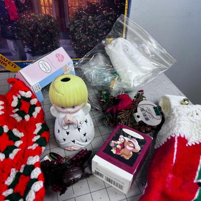 LARGE LOT OF CHRISTMAS STUFF