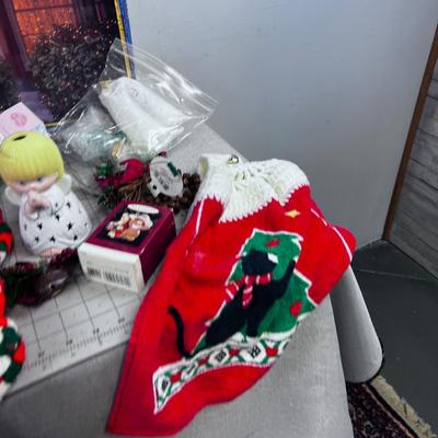 LARGE LOT OF CHRISTMAS STUFF