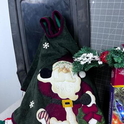 LARGE LOT OF CHRISTMAS STUFF