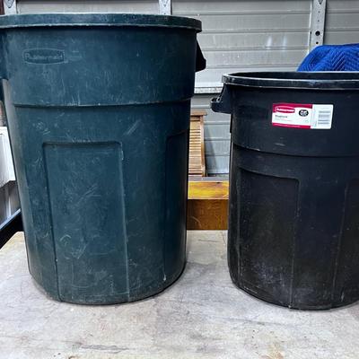 2 Rubber Maid Garbage Cans Rubber