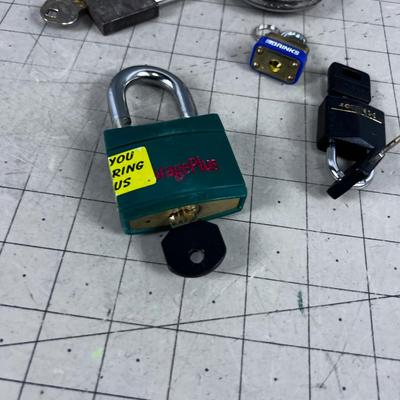 Assorted Pad Locks with Keys (5) 