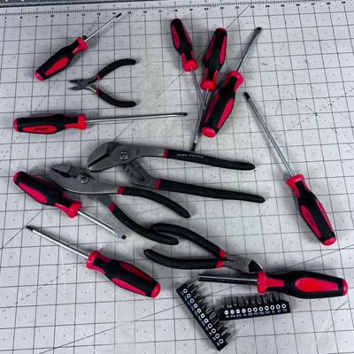 Plyers, Side Cutters and Screw Drivers: Hand Tools