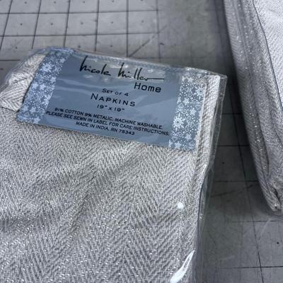 16 Nicole Miller Napkins NEW 4 Packages of 4 each