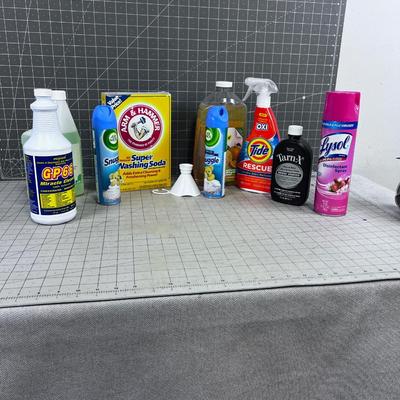 Lot of Cleaning Supplies 