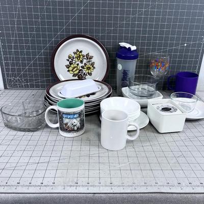 Mixed Lot of Kitchen Dishes and Cupboard Clean Out 
