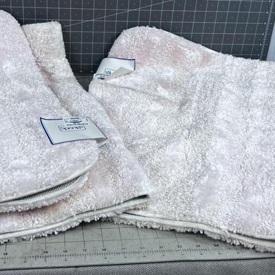2 Pink Brand NEW Rugs for the Bathroom