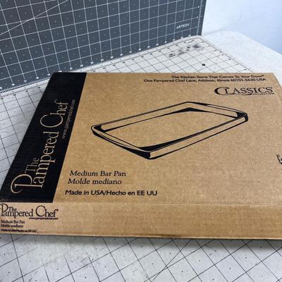 Pampered Chef Medium Bar Pan (Baking Dish) 
