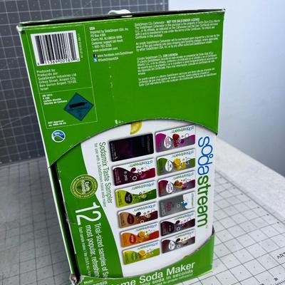 SODA STREAM Starter Kit NEW 