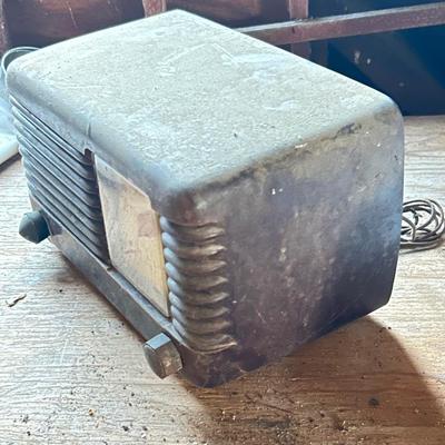 ANTIQUE VTG RARE PHILCO TRANSITONE MODEL TUBE RADIO FOR PARTS OR REPAIR