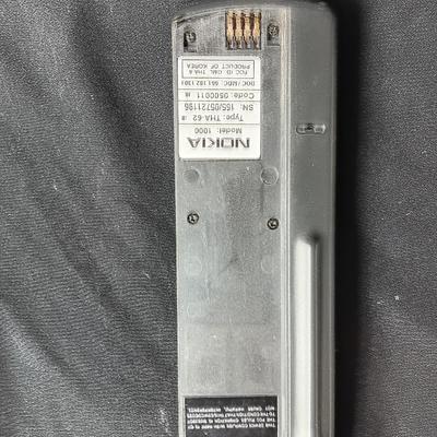 "Antique" Nokia Mobil phone with extra battery