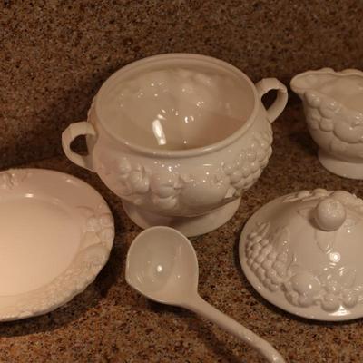Vintage Signature Soup Tureen & Gravy Boat (5)