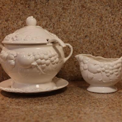 Vintage Signature Soup Tureen & Gravy Boat (5)