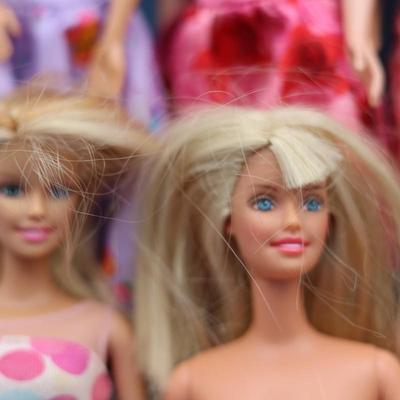 Barbie Dolls & Rolling Carrying Case