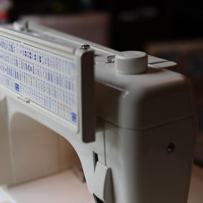 Memory Craft 6600 Sewing Machine