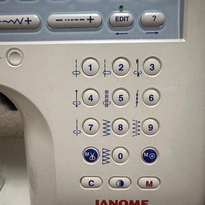 Memory Craft 6600 Sewing Machine