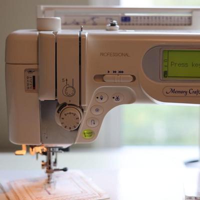 Memory Craft 6600 Sewing Machine