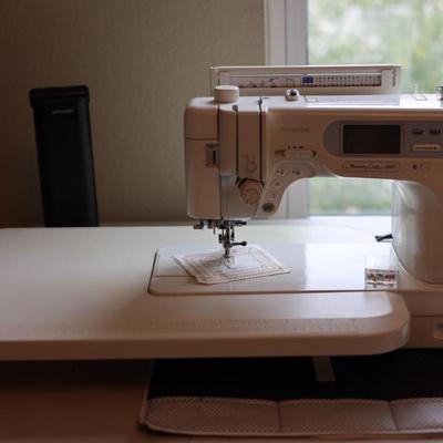 Memory Craft 6600 Sewing Machine