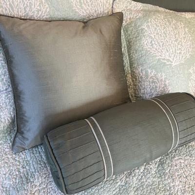 Bedding Lot - Laura Ashley, Easy Rest