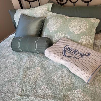 Bedding Lot - Laura Ashley, Easy Rest