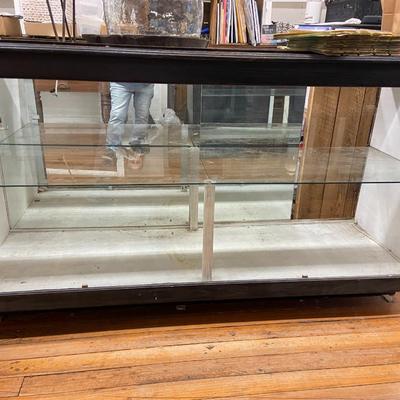 Black Showcase with Two Shelves Lot Two