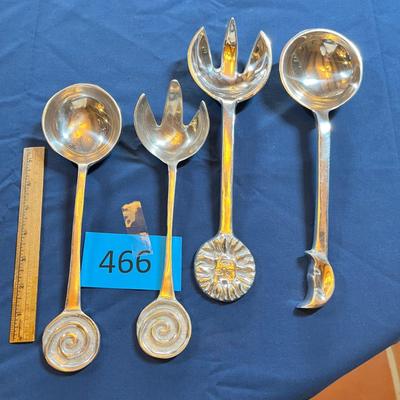 2 sets of salad servers