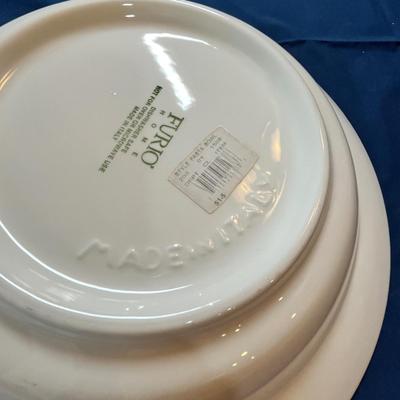 2 serving bowls