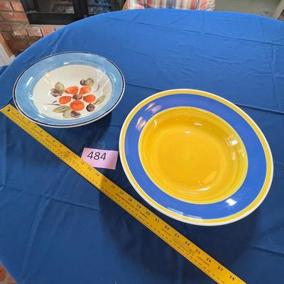 2 serving bowls
