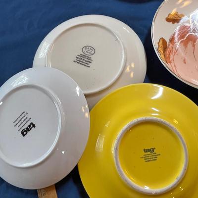 Lot of fall plates