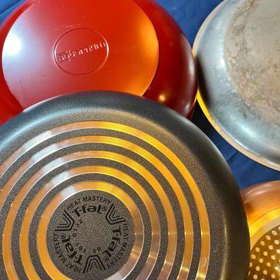 Lot of skillets