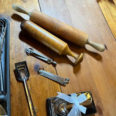 Kitchen drawer lot