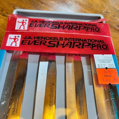 3 boxes of knives