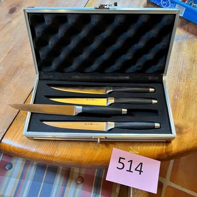 Steak knives in carrying case