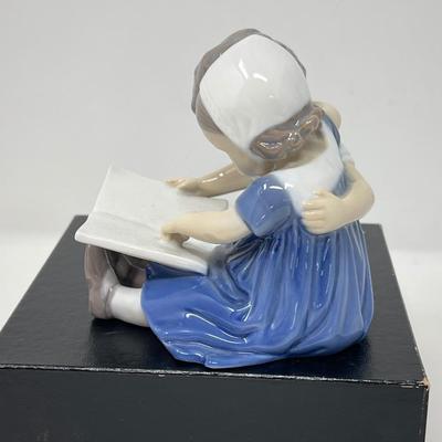 Bing and Grondahl #1567 Boy/Girl Reading Porcelain Figure