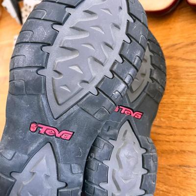 Women's Shoes Sz. 8-8.5 - Clarks, Teva, SoftSpot