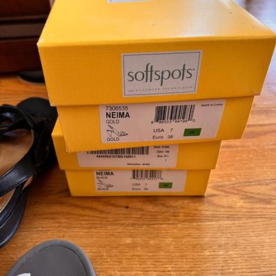 Women's Shoes Sz. 8-8.5 - Clarks, Teva, SoftSpot